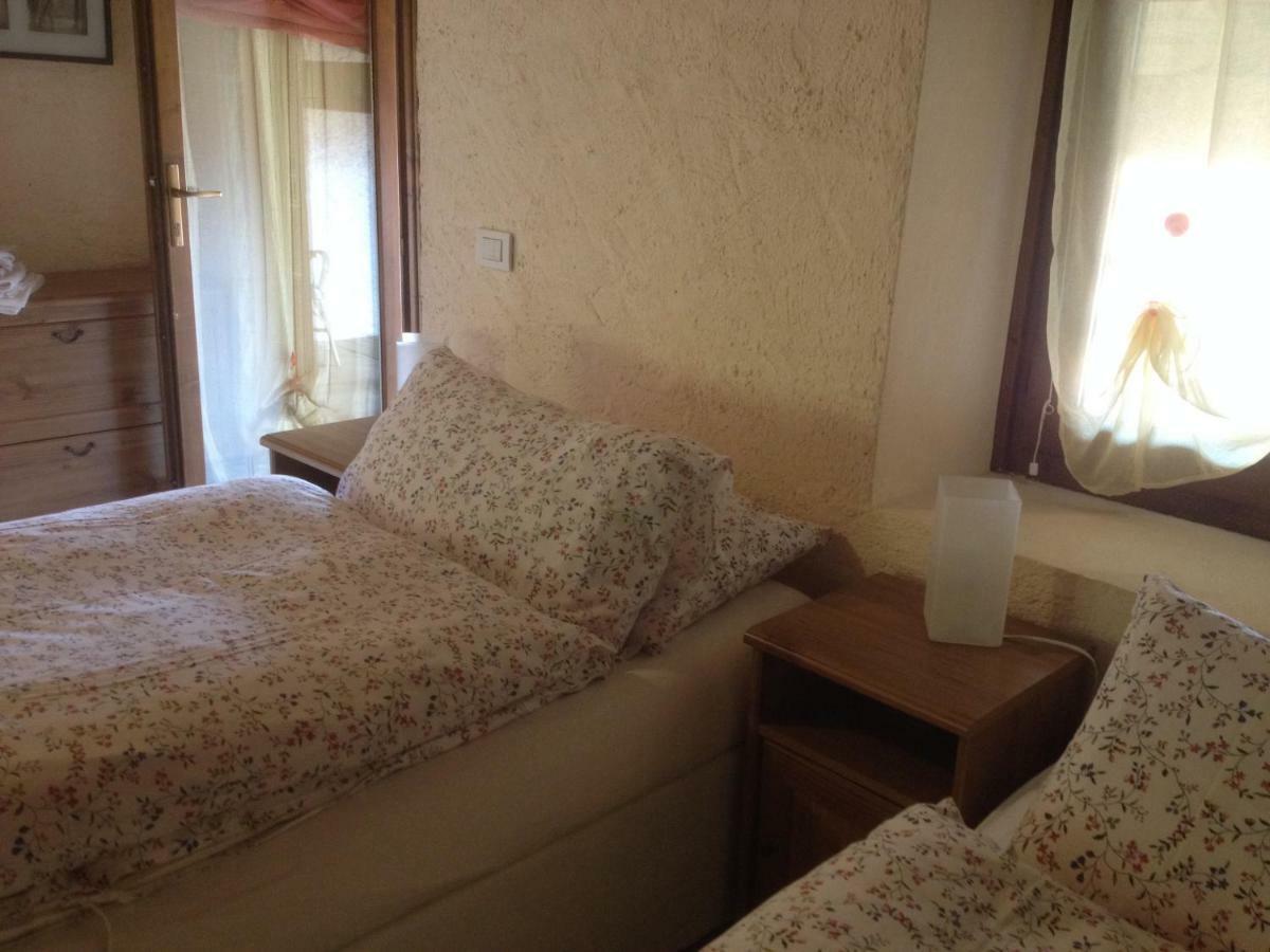 La Tana Del Ghiro Bed & Breakfast Porto Valtravaglia Exterior photo