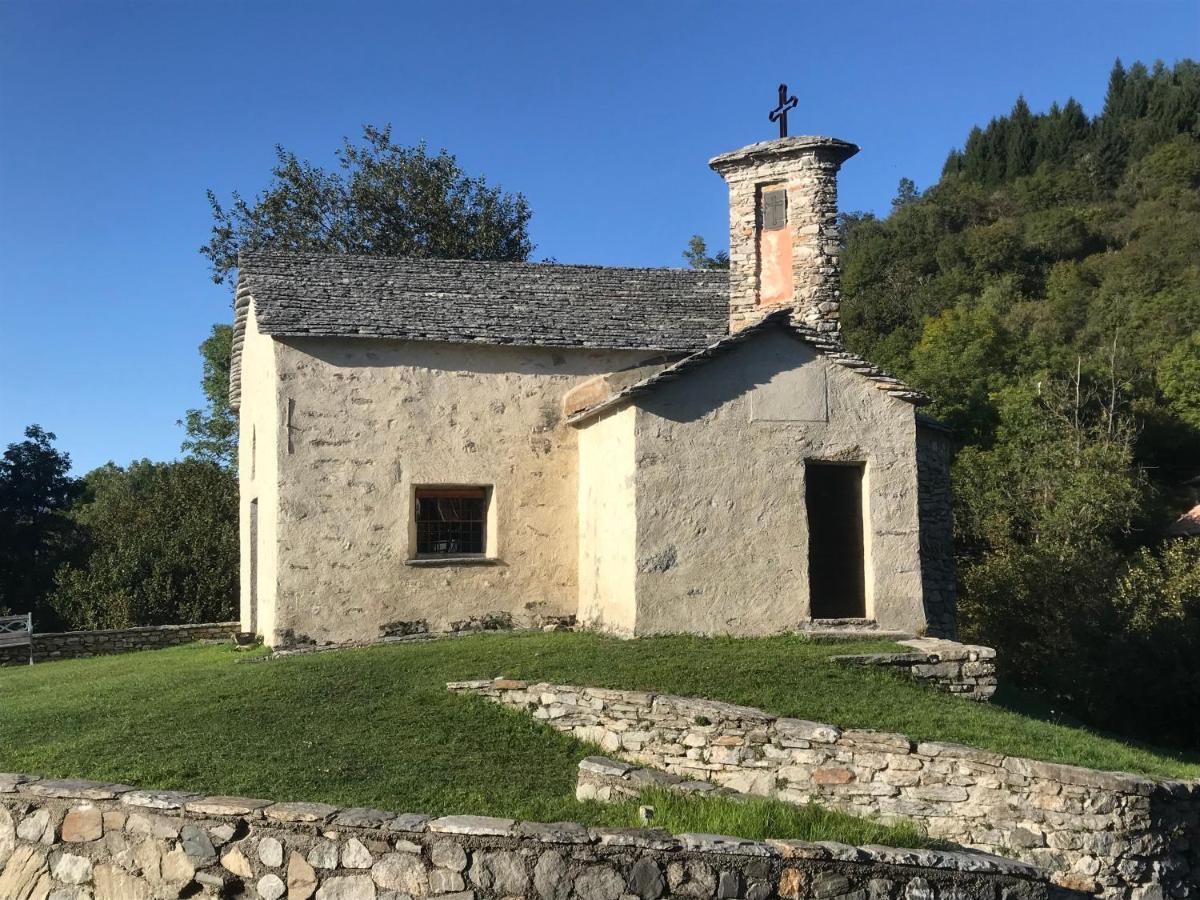 La Tana Del Ghiro Bed & Breakfast Porto Valtravaglia Exterior photo